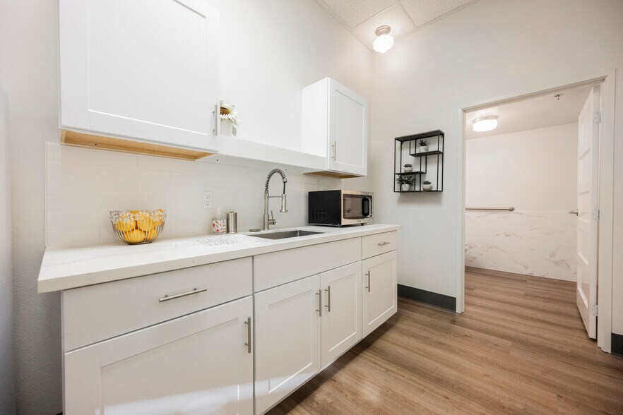 More Photos Of 3680 E Sunset Rd, Las Vegas Office For Sale