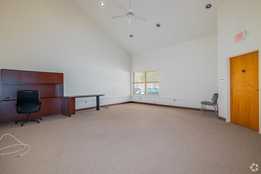 More Photos Of 100-1000 Birchfield Dr, Mount, Mount Laurel Unknown For Lease