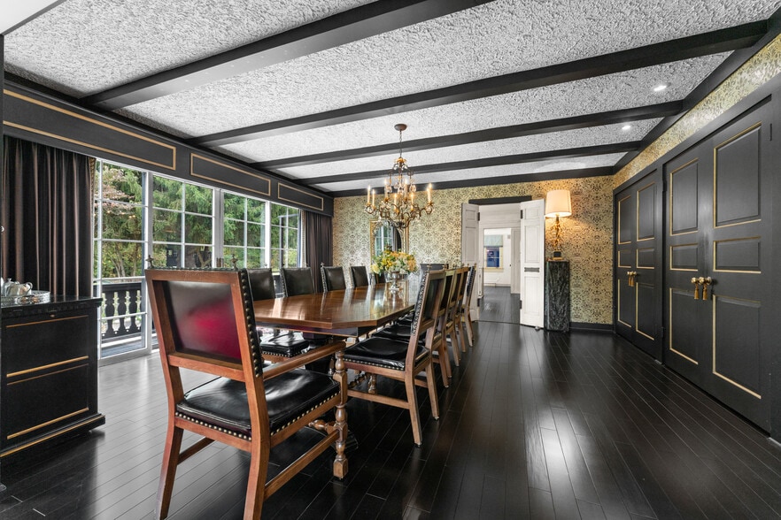 More Photos Of 550 Warner rd, Vienna Specialty For Sale