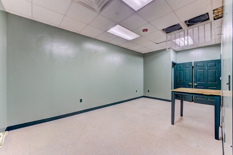 More Photos Of 324 Fm-1960 Rd, Houston General Retail For Sale