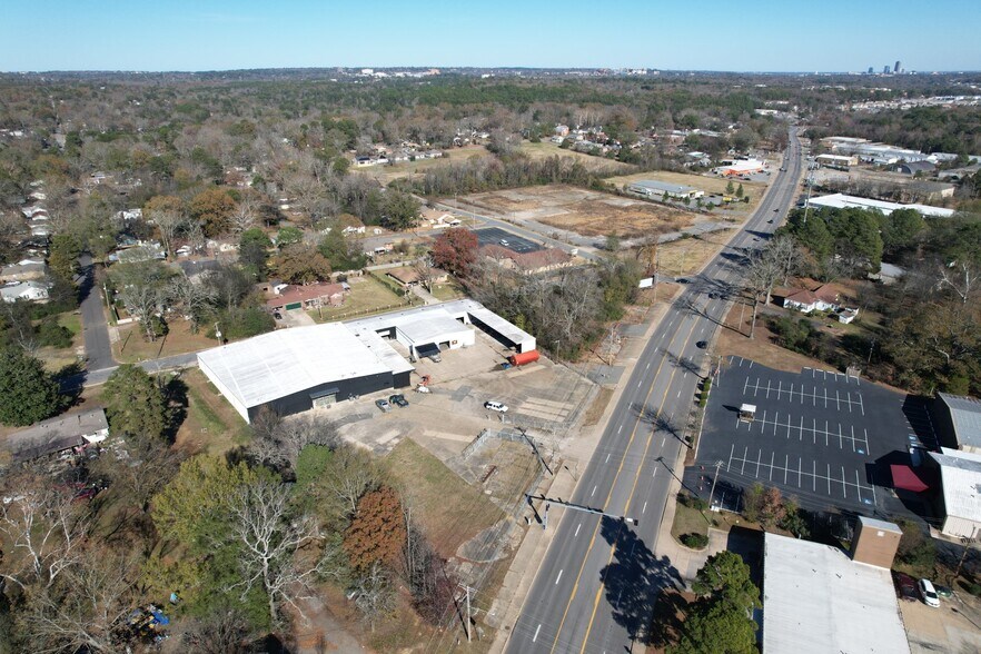 More Photos Of 8100 Colonel Glenn Rd, Little Rock Warehouse For Sale
