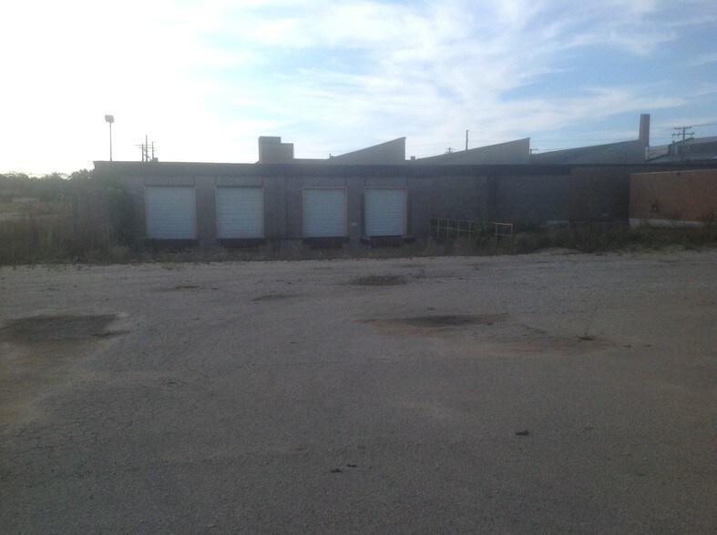 More Photos Of 1600-1660 Pleasant St, Dekalb Manufacturing For Sale