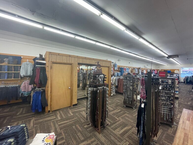 More Photos Of 727 N Federal Blvd, Riverton General Retail For Sale