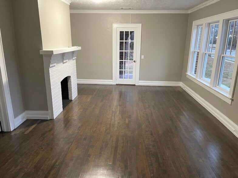 More Photos Of 490 S Perry St, Lawrenceville Office Residential For Lease