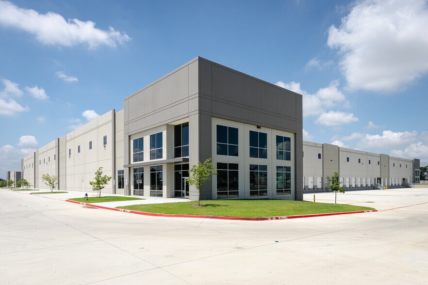 More Photos Of 1773 Empire Central, Dallas Unknown For Lease