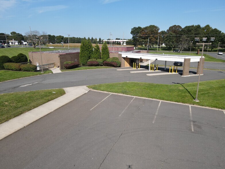More Photos Of 304 Princeton Hightstown Rd, East Windsor Bank For Lease