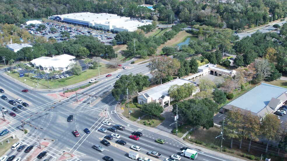 More Photos Of 1997 Capital Cir NE, Tallahassee Bank For Lease