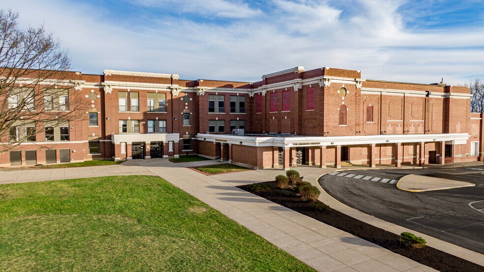 More Photos Of 151 Main St, Wadsworth Office For Lease