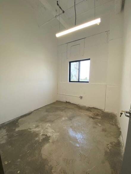 More Photos Of 901 E 31st St, Los Angeles Manufacturing For Lease