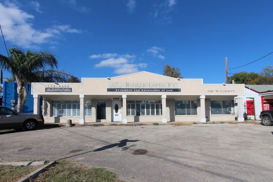 More Photos Of 1543 W Summit Ave, San Antonio Showroom For Sale