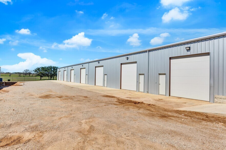 More Photos Of 343 Miracle Mile, Stonewall Warehouse For Lease