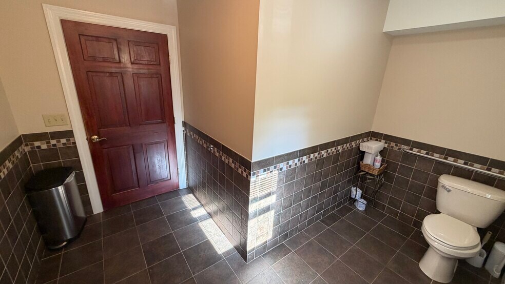 More Photos Of 205 State Route 31 N, Washington Office Residential For Sale