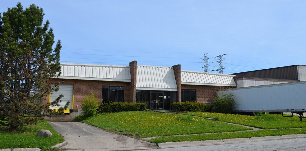 More Photos Of 3850 Clearview Ct, Gurnee Warehouse For Lease