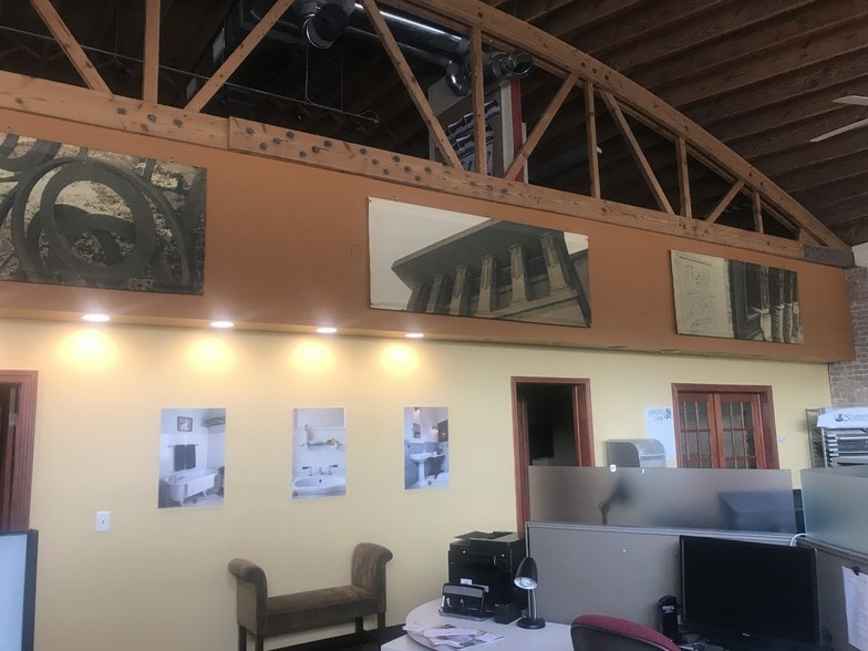 More Photos Of 222 Lake St, Oak Park Flex For Sale