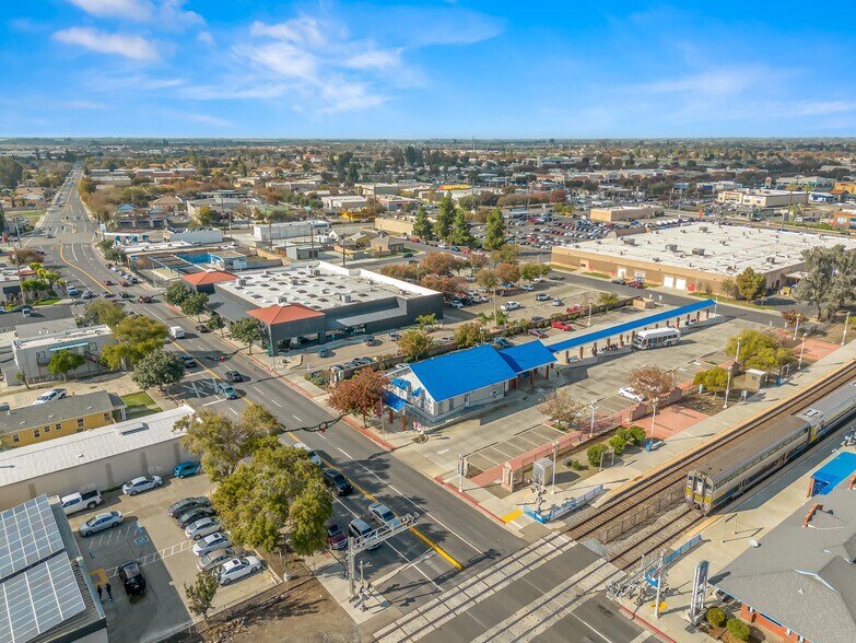 More Photos Of 504 W 7th St, Hanford Freestanding For Sale