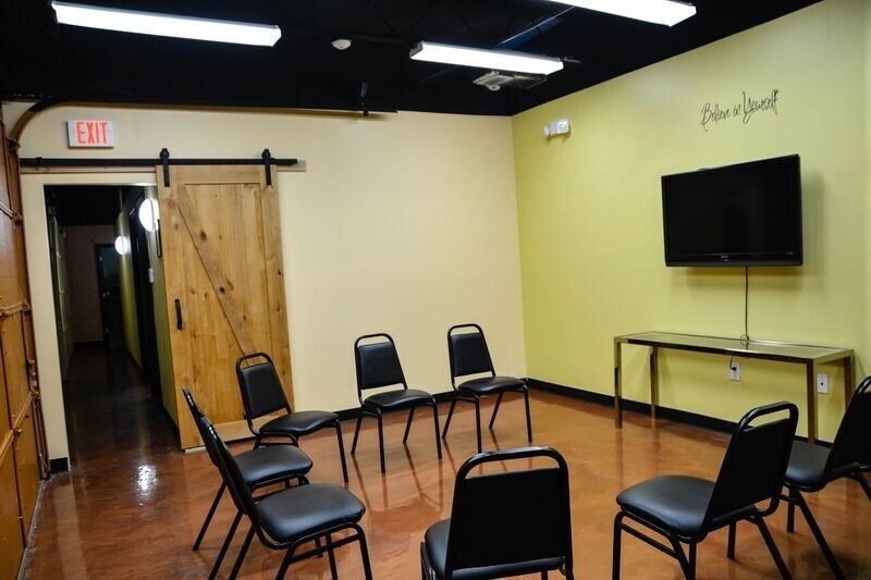 More Photos Of 705 Bond Way, Delray Beach Showroom For Sale