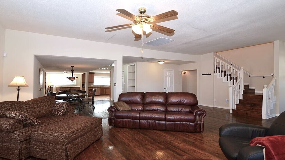 More Photos Of 227 Elm St, McKinney Freestanding For Sale