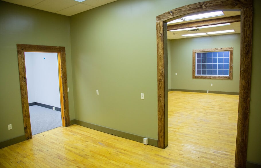 More Photos Of 700 Hepburn St, Milton Showroom For Lease