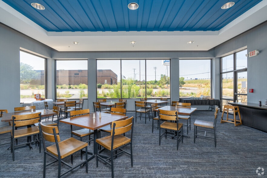 More Photos Of 6921 S Lindbergh Blvd, Saint Louis Hotel For Sale