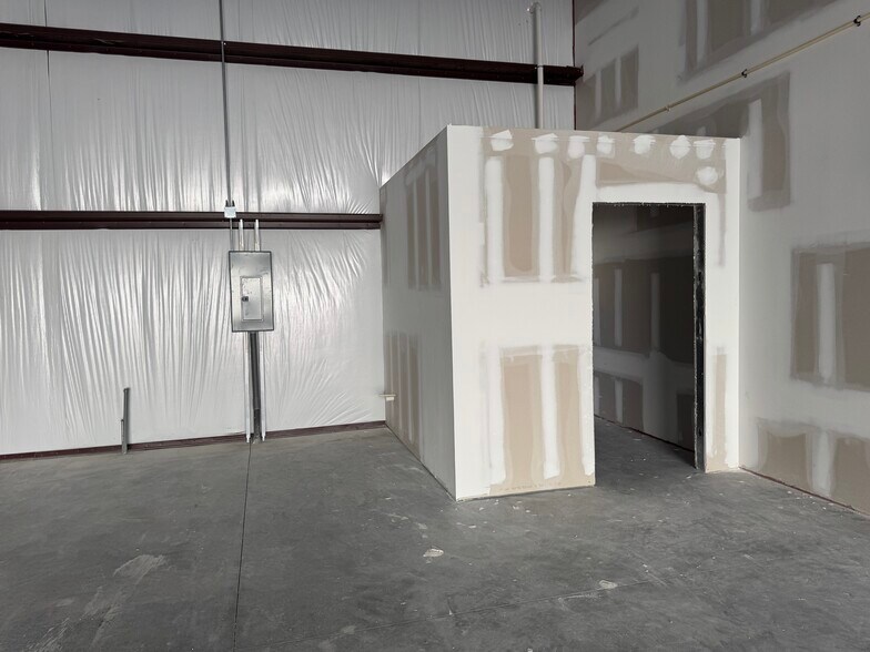 More Photos Of 155 Tresca Rd, Jacksonville Warehouse For Lease