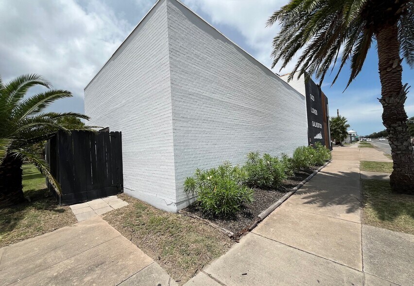 More Photos Of 4124 Broadway St, Galveston Storefront Retail Residential For Sale