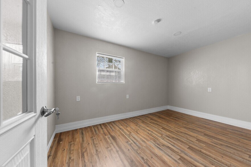 More Photos Of 210 W Dunn Ave, Killeen Office For Sale