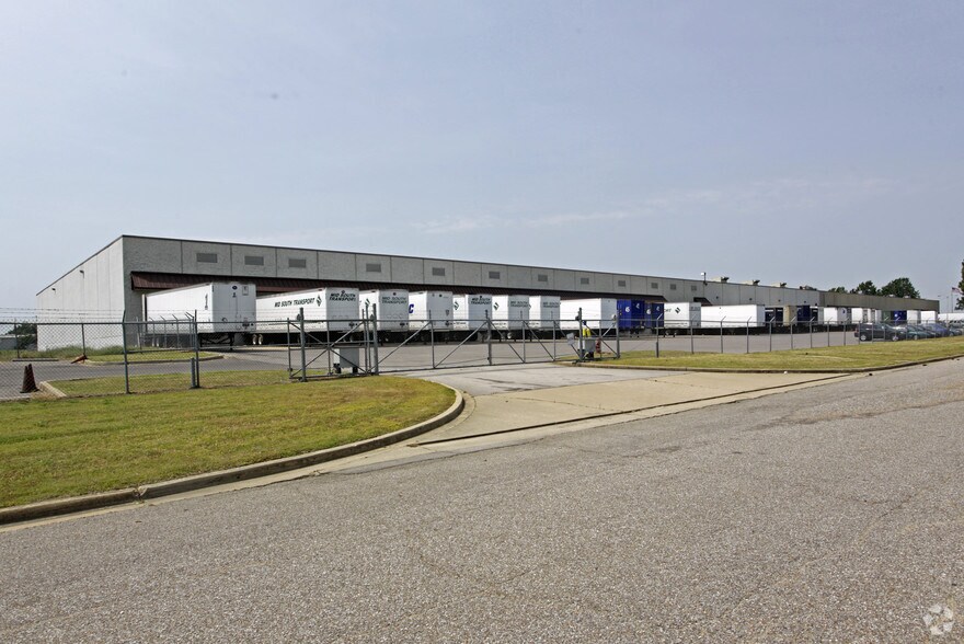 More Photos Of 8950 Hacks Cross Rd, Olive Branch Distribution For Lease