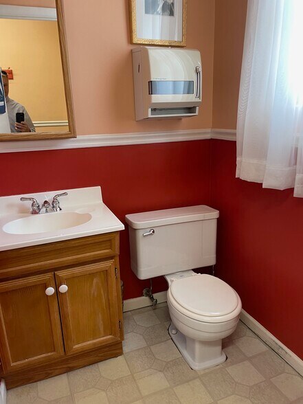 More Photos Of 3407-3421 Church St, Skokie Unknown For Lease
