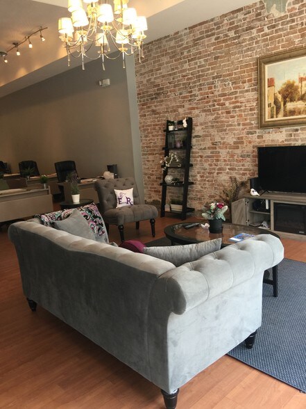 More Photos Of 505 Cherokee St, Leavenworth Loft Creative Space For Sale