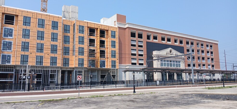 More Photos Of 806 W Us Highway 20, Michigan City Showroom For Lease