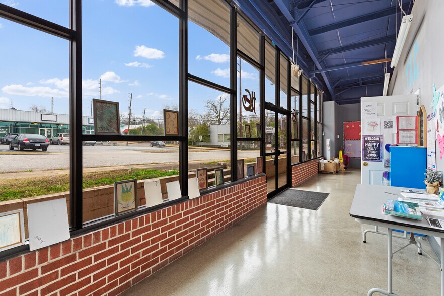 More Photos Of 702 Wilmer Ave, Anniston Office For Sale