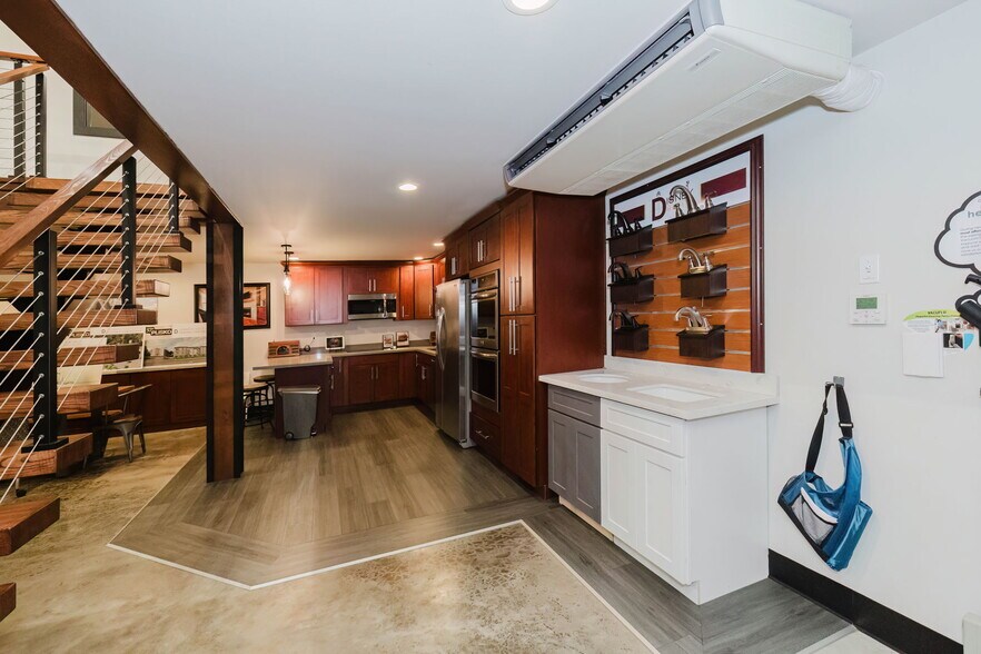 More Photos Of 5706 Bethel Rd, Port Orchard Warehouse For Sale