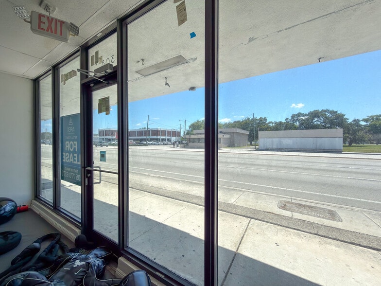 More Photos Of 300-310 W Hallandale Beach Blvd, Hallandale Beach Storefront Retail Office For Lease