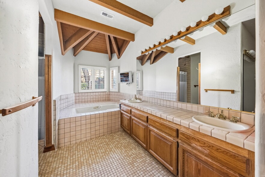 More Photos Of 41309 Avenida Biona, Temecula Winery Vineyard For Sale