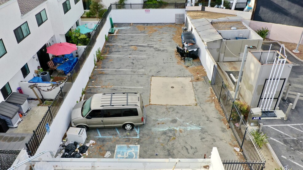 More Photos Of 14165-14167 Nordhoff St, Panorama City Storefront For Sale