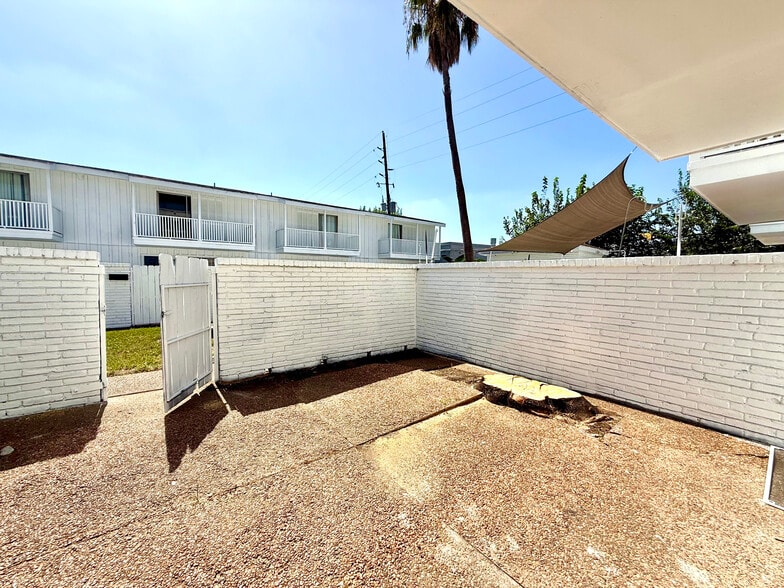 More Photos Of 5506-5510 Beverlyhill St, Houston Apartments For Sale