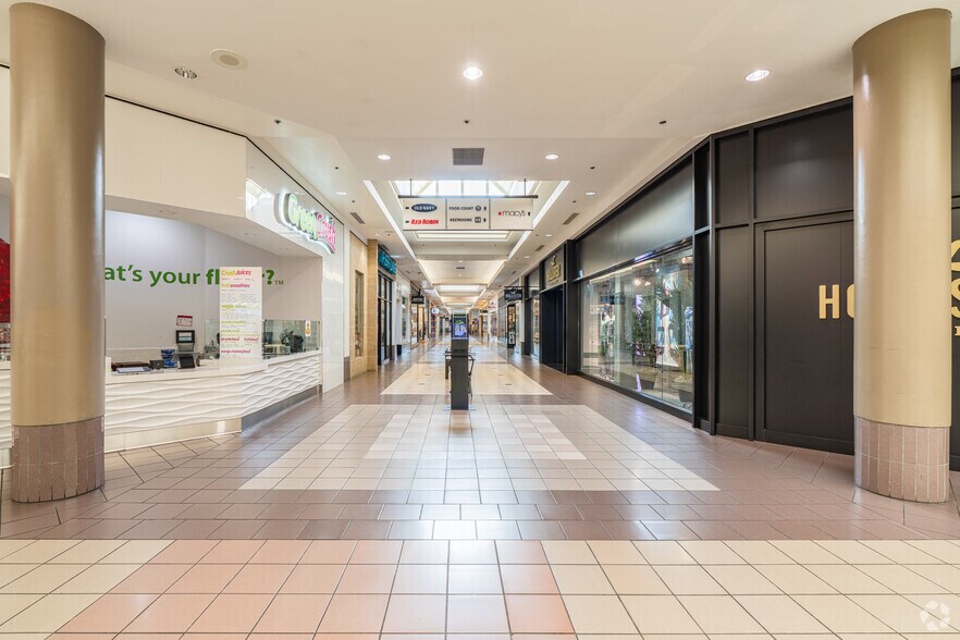 More Photos Of 2031 S Mooney Blvd, Visalia Unknown For Lease