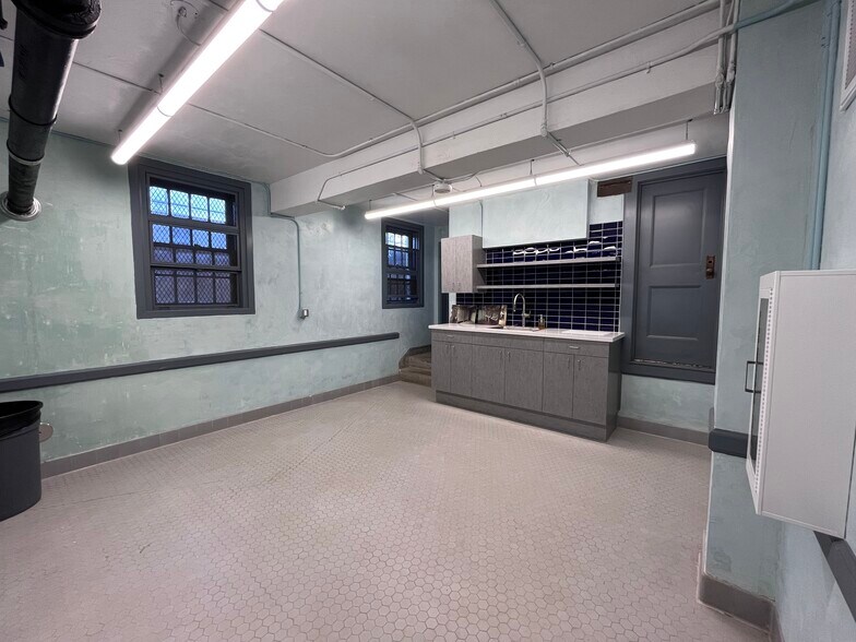 More Photos Of 102 N Munger St, Pasadena Office For Lease