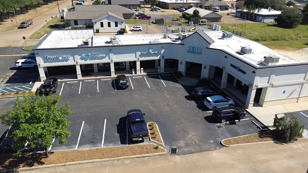 More Photos Of 1645 W Government St, Brandon Storefront For Lease