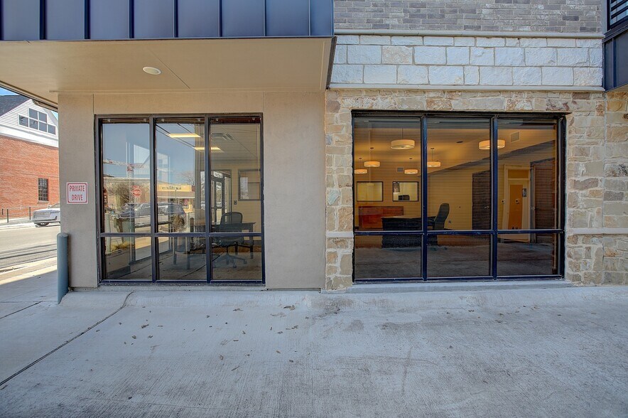 More Photos Of 810 S Rock St, Georgetown Apartments For Lease