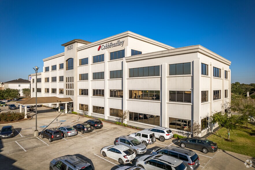 More Photos Of 1920 Country Place Pky, Pearland Medical For Lease