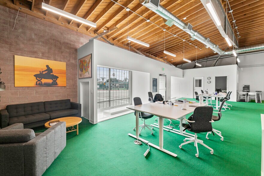 More Photos Of 4110-4112 Lincoln Blvd, Marina Del Rey Showroom For Lease