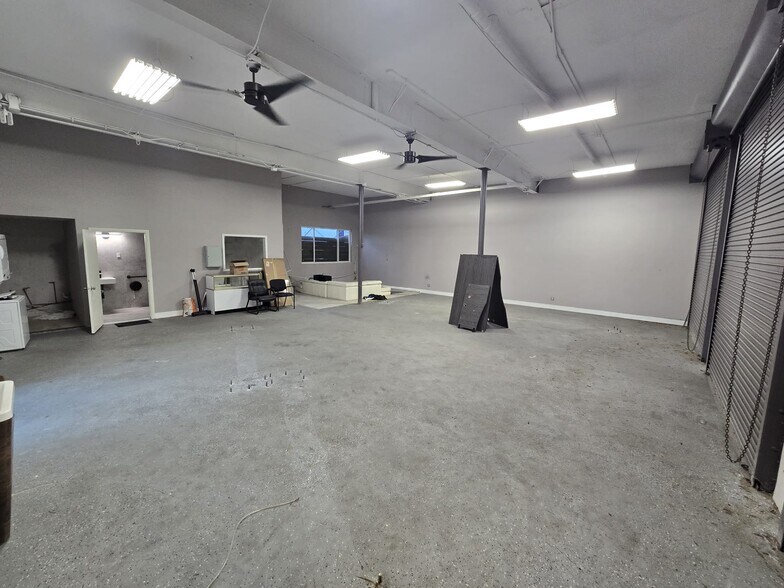 More Photos Of 1128 N Federal Hwy, Hollywood Warehouse For Lease