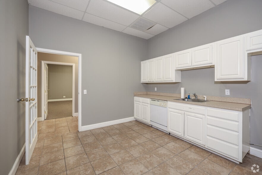 More Photos Of 697-845 N Aspen Ave, Broken Arrow Unknown For Lease