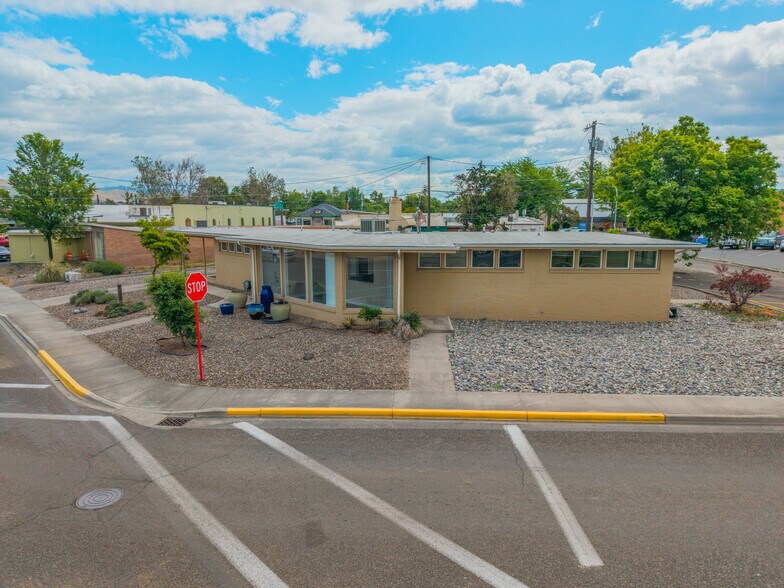More Photos Of 619 Diagonal St, Clarkston Medical For Sale