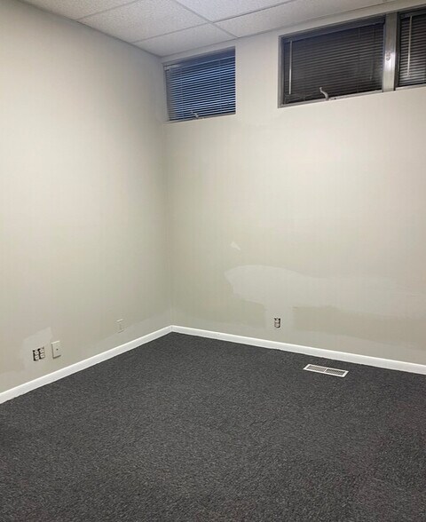More Photos Of 5907 Highgrove Rd, Grandview Office For Lease