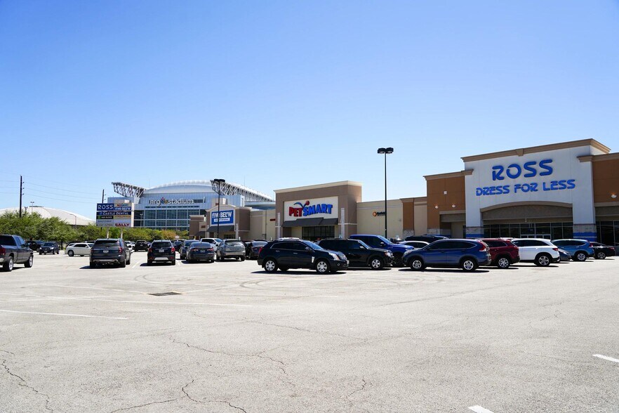 More Photos Of 8100-8236 Kirby Dr, Houston Unknown For Lease