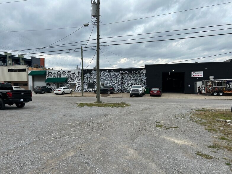 More Photos Of 1620 State St, Nashville Warehouse For Lease