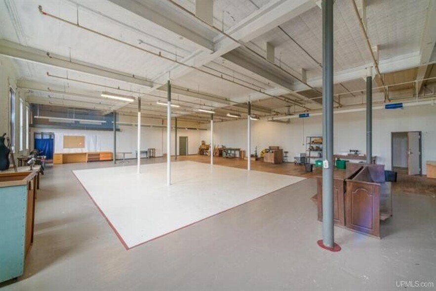 More Photos Of 308 Cleveland Ave, Ishpeming Medical For Sale