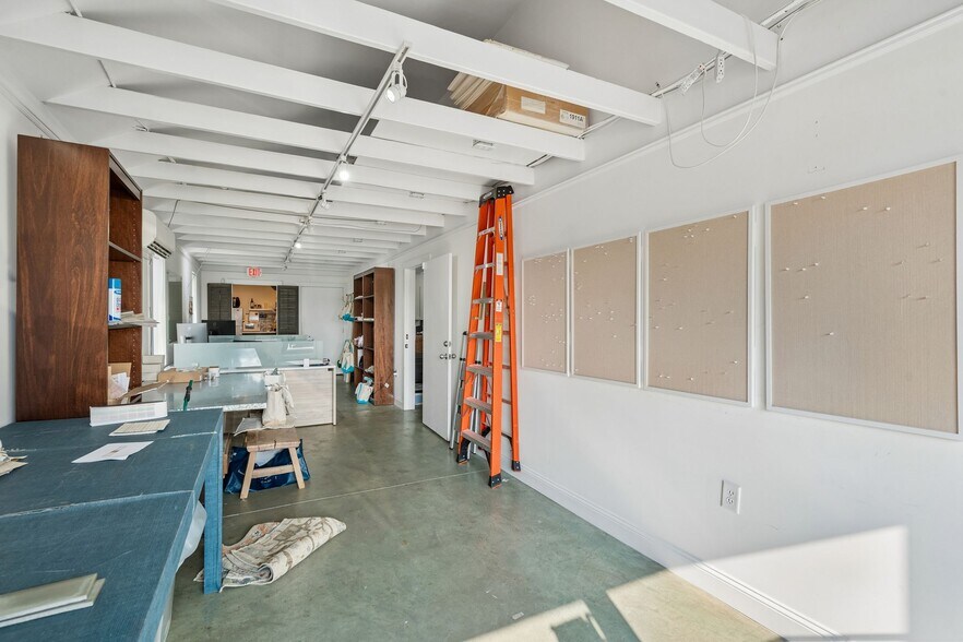 More Photos Of 1557 Meeting Street Rd, North Charleston Freestanding For Sale